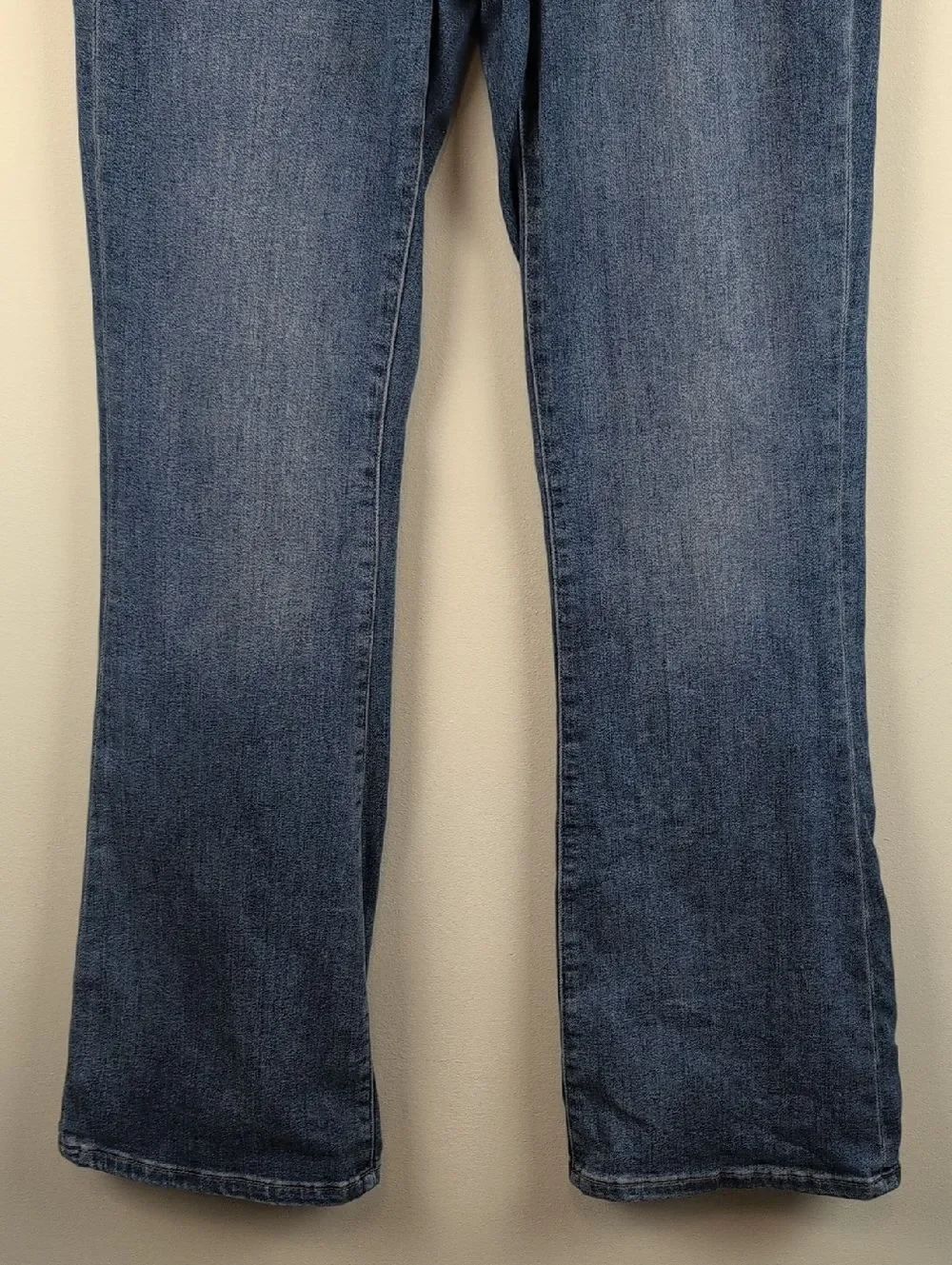 Pilcro Classic High-Rise Women's Blue Denim Flare Jeans Size 30 - Picture 8 of 13